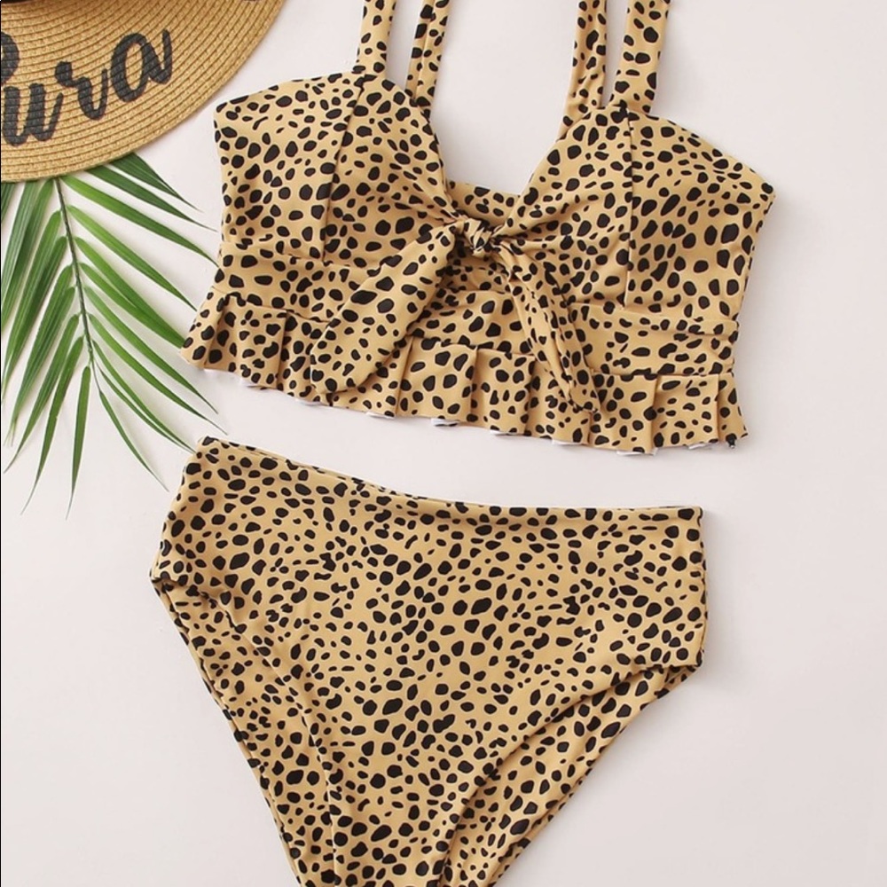 Beautiful cheetah print bikini high waist !! 💗⛱✨